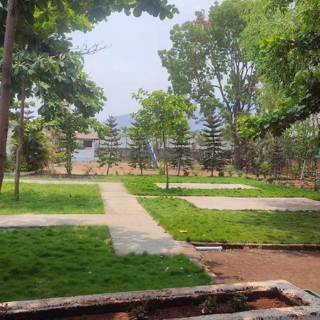 Hotel Metro Palace Resort Karjat Exteriör bild
