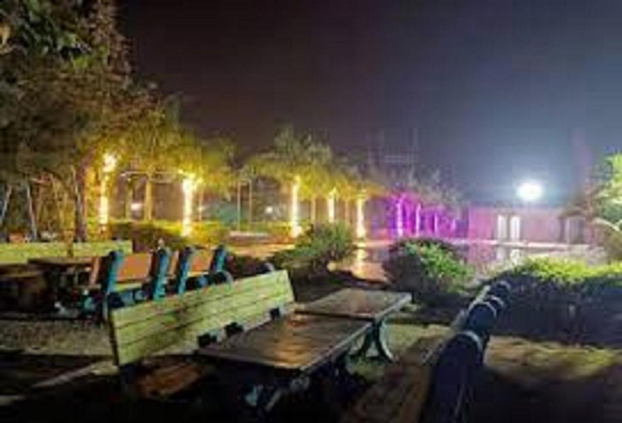 Hotel Metro Palace Resort Karjat Exteriör bild