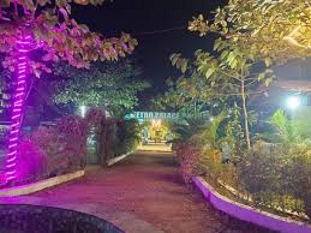 Hotel Metro Palace Resort Karjat Exteriör bild