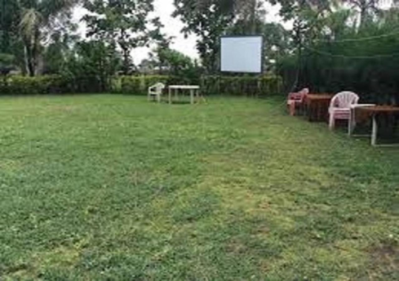 Hotel Metro Palace Resort Karjat Exteriör bild