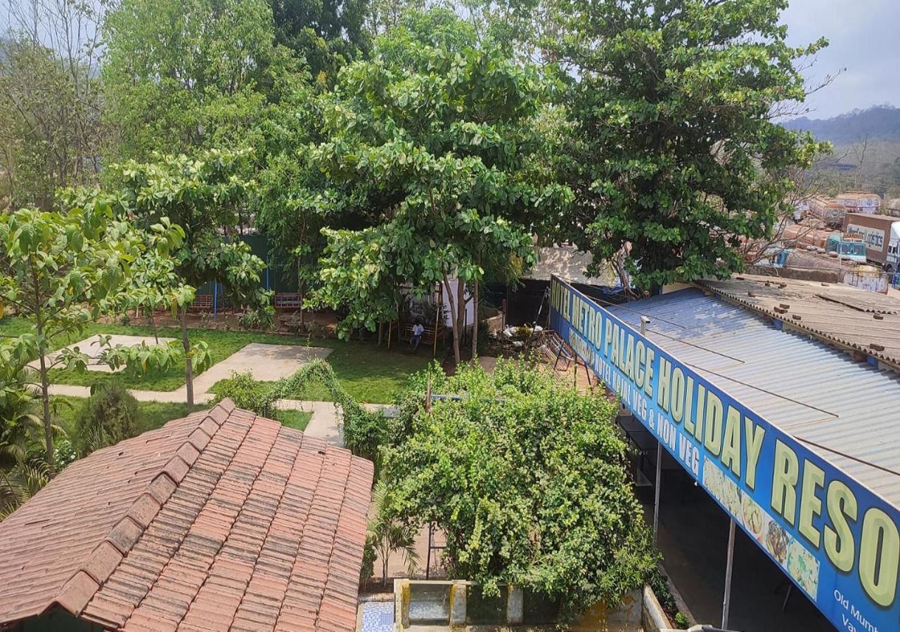 Hotel Metro Palace Resort Karjat Exteriör bild