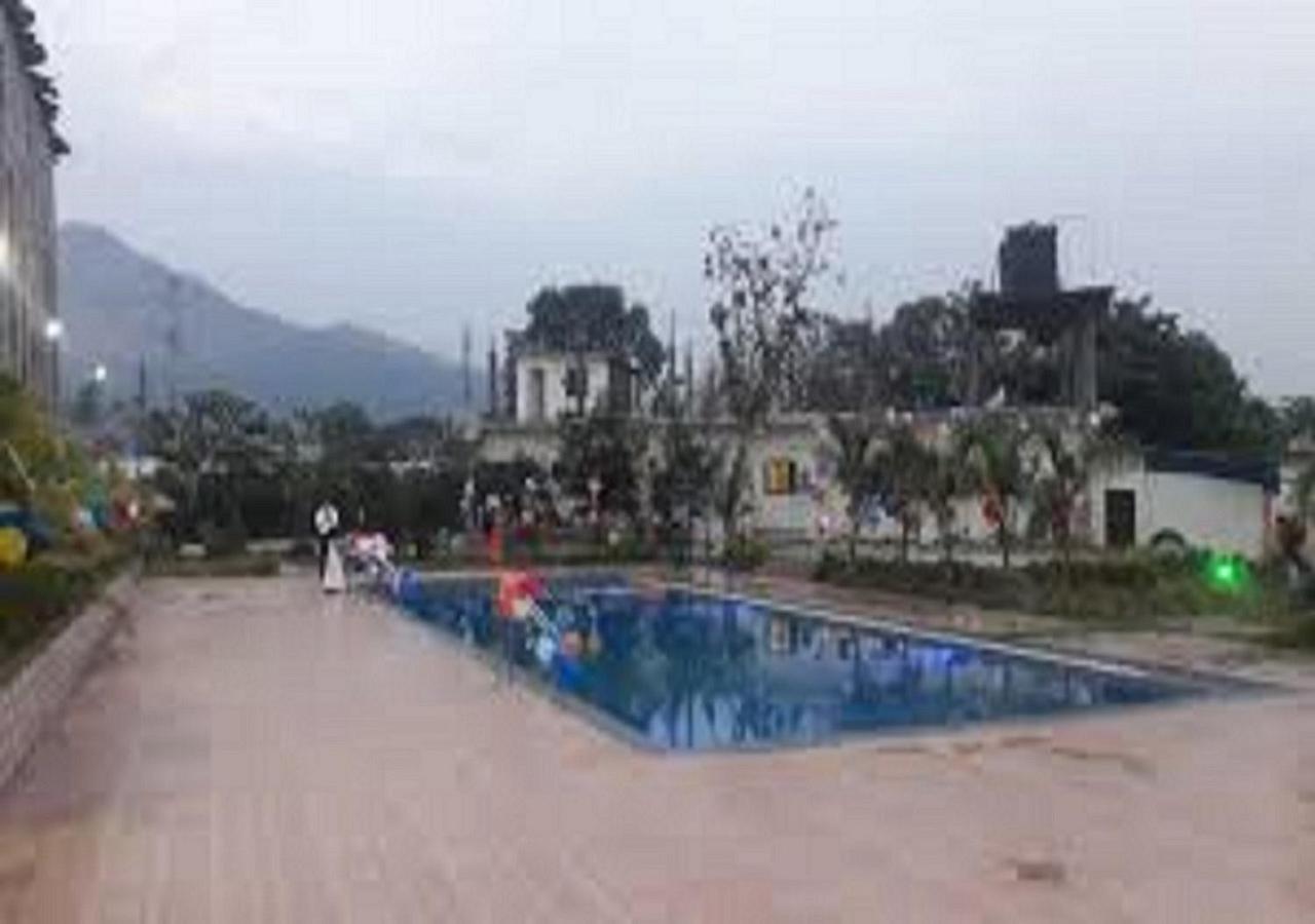 Hotel Metro Palace Resort Karjat Exteriör bild