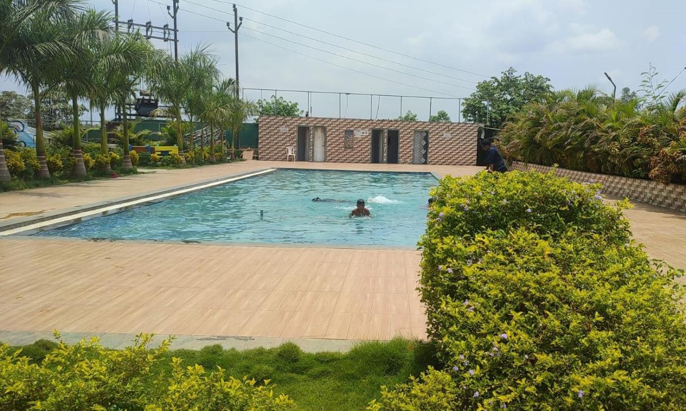 Hotel Metro Palace Resort Karjat Exteriör bild