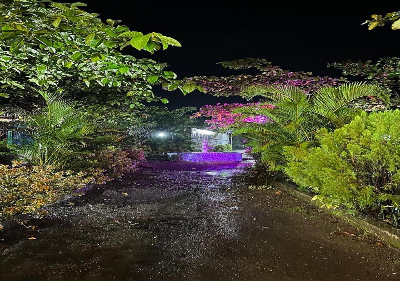 Hotel Metro Palace Resort Karjat Exteriör bild