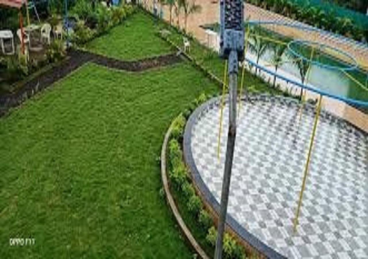 Hotel Metro Palace Resort Karjat Exteriör bild