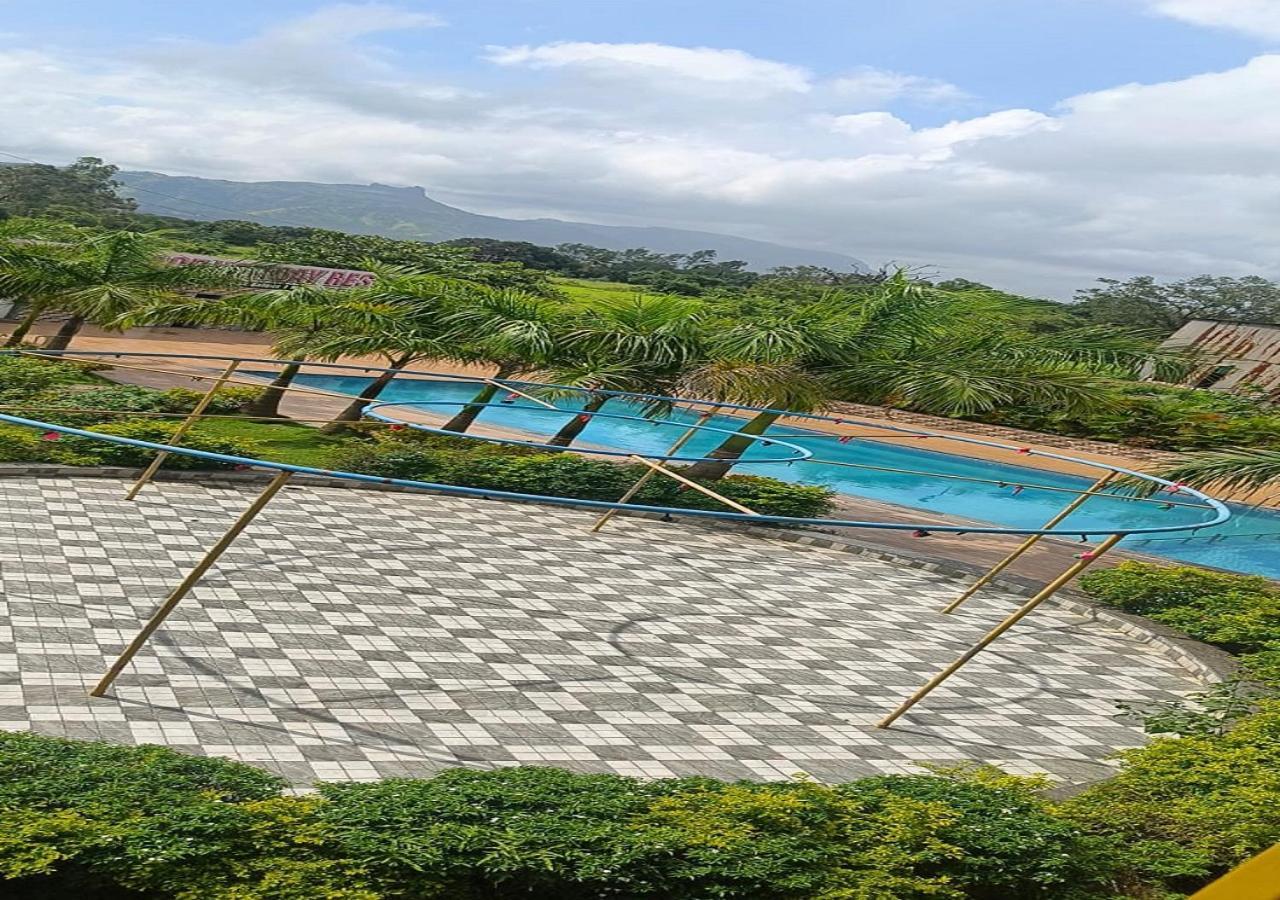 Hotel Metro Palace Resort Karjat Exteriör bild