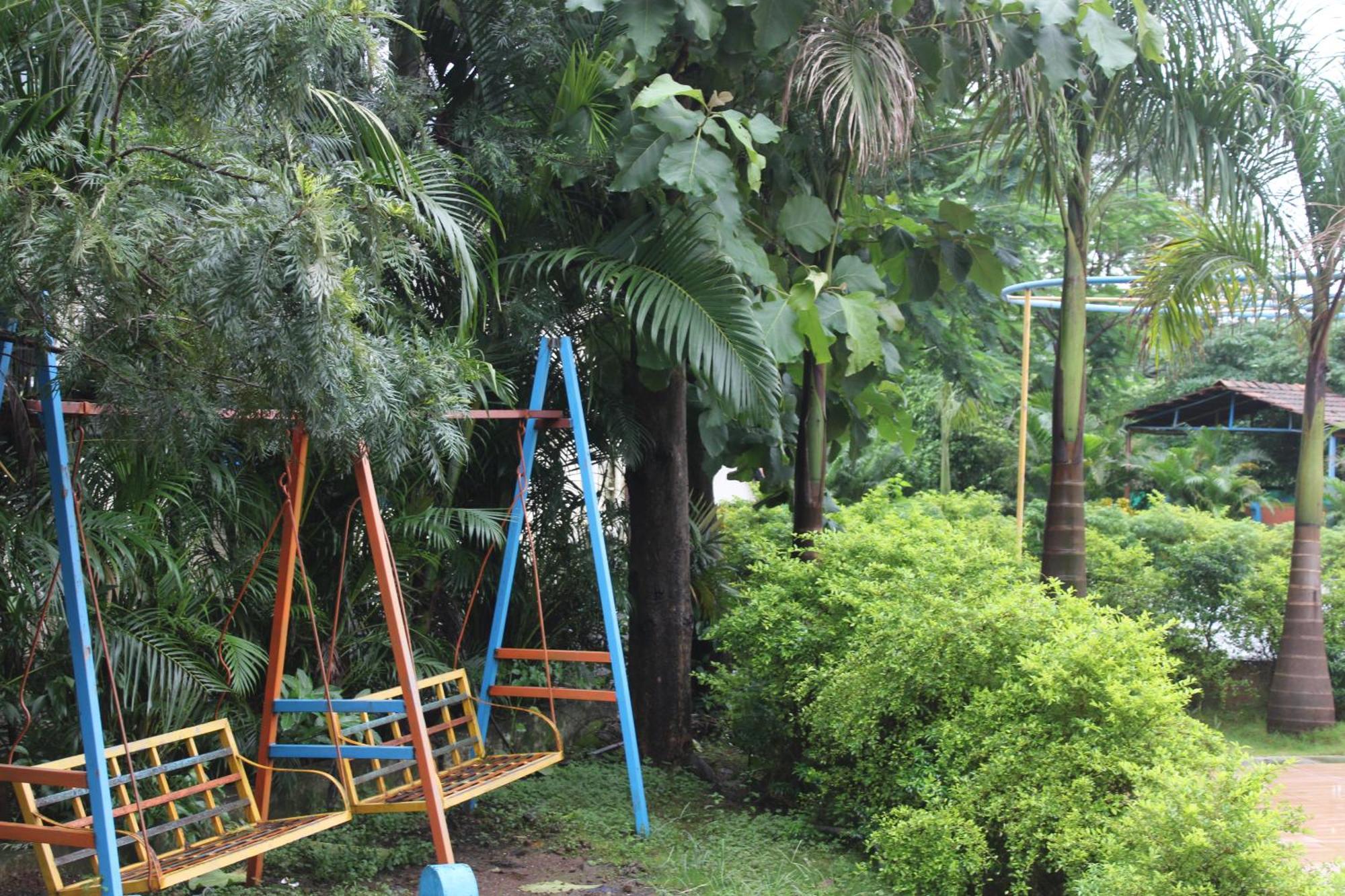 Hotel Metro Palace Resort Karjat Exteriör bild