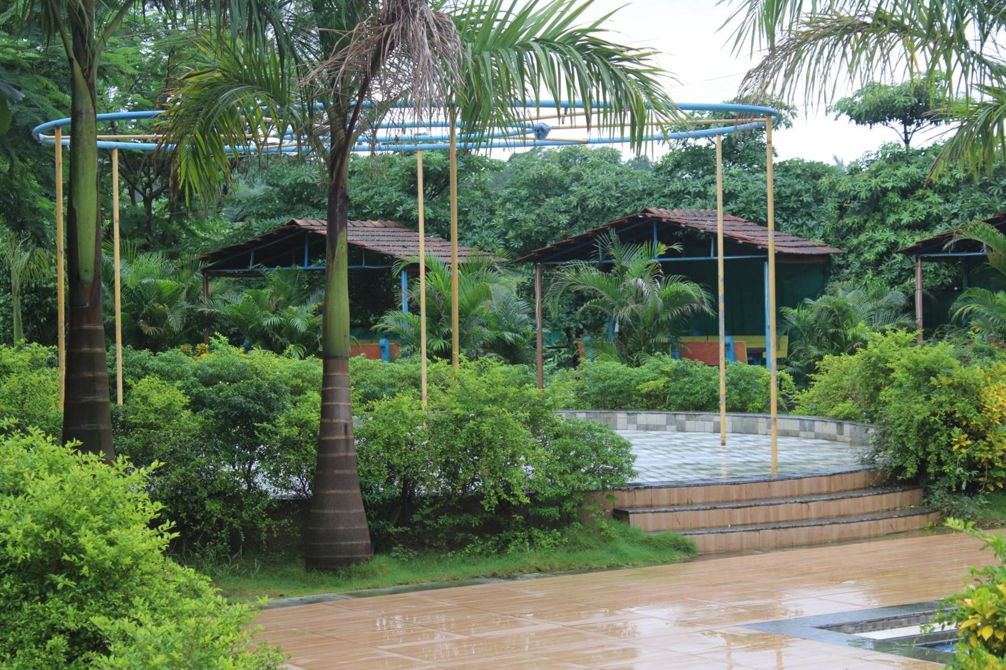 Hotel Metro Palace Resort Karjat Exteriör bild