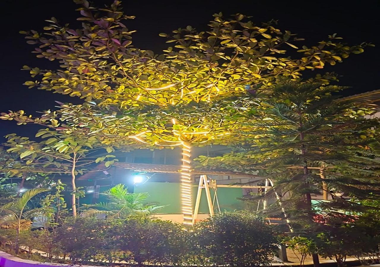Hotel Metro Palace Resort Karjat Exteriör bild
