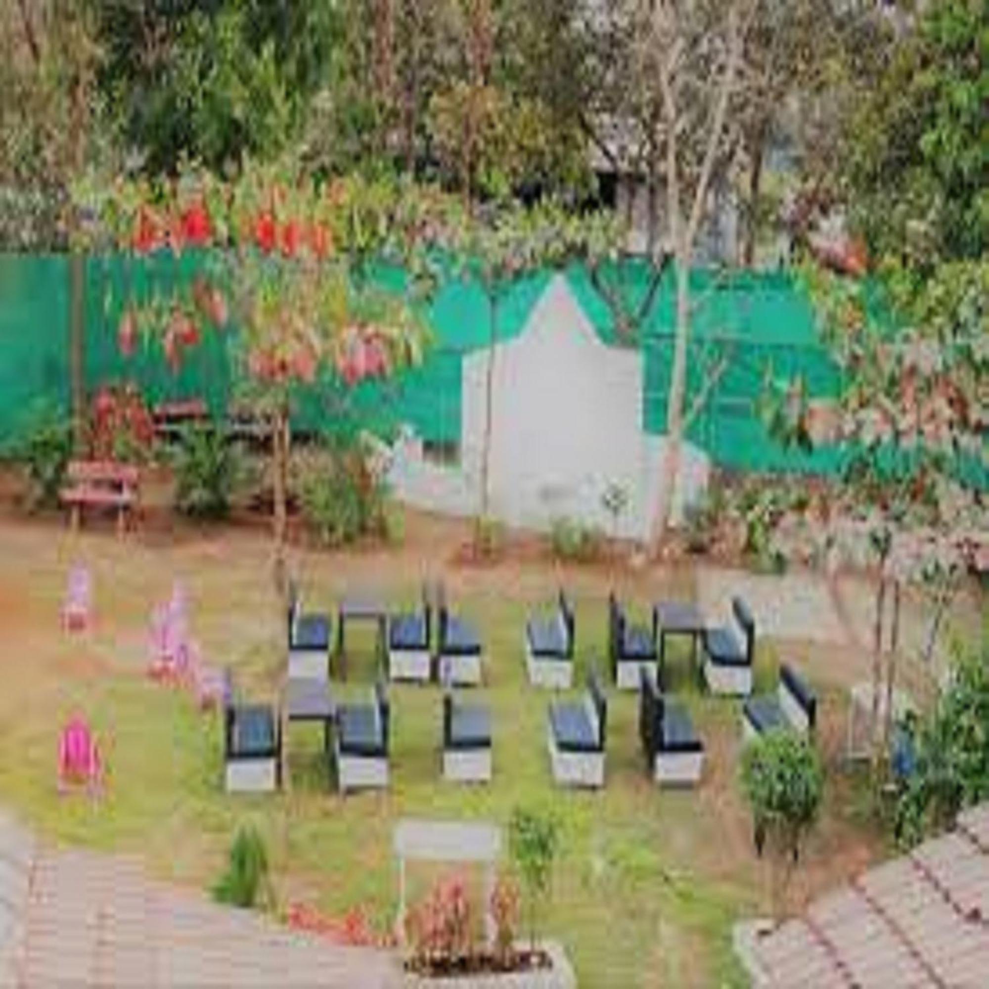 Hotel Metro Palace Resort Karjat Exteriör bild